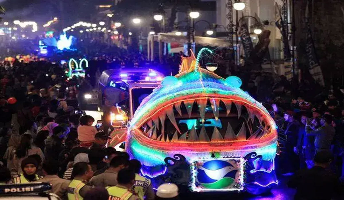 Fenomena Malam Bandung! Light Festival Ini Bikin Wisatawan Berbondong-Bondong Datang